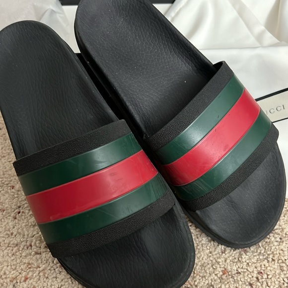Men’s Gucci web rubber slide sandal - Picture 1 of 4